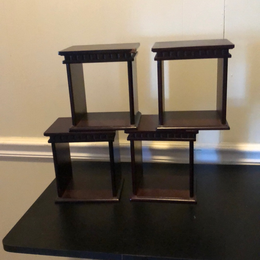 Set of 4 wall shelves
